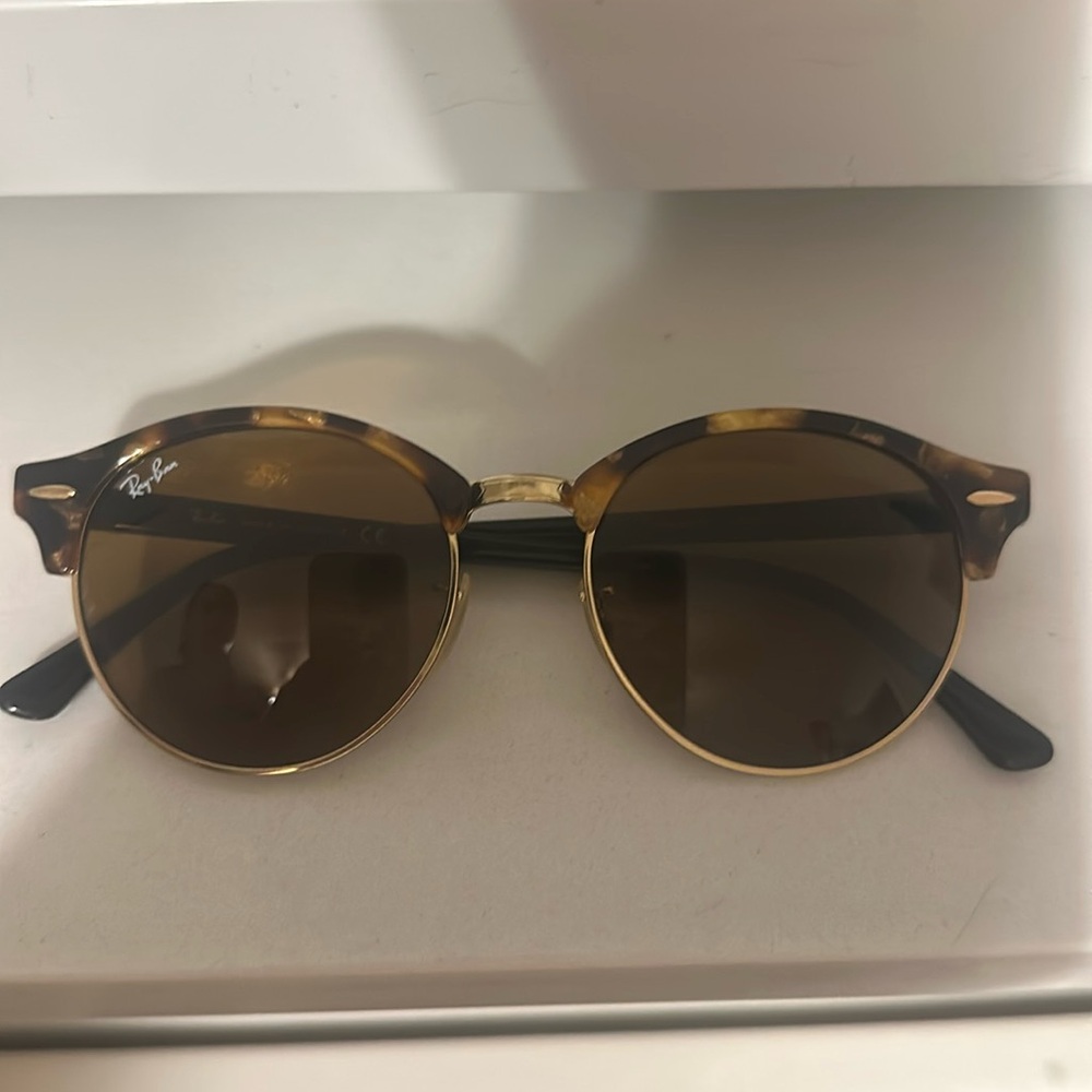 Ray Ban Clubround Classic Sunglasses